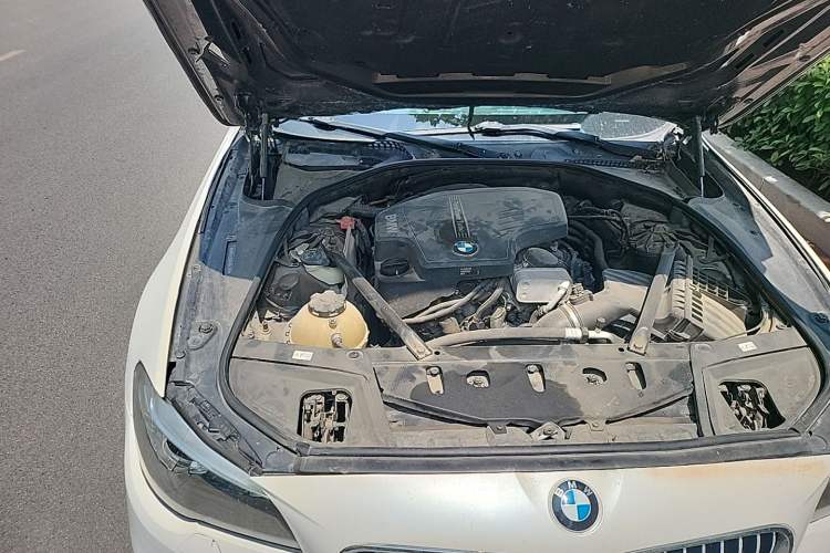 Used BMW 5 Series 2014 520Li Elegant Model Engine Bay Right