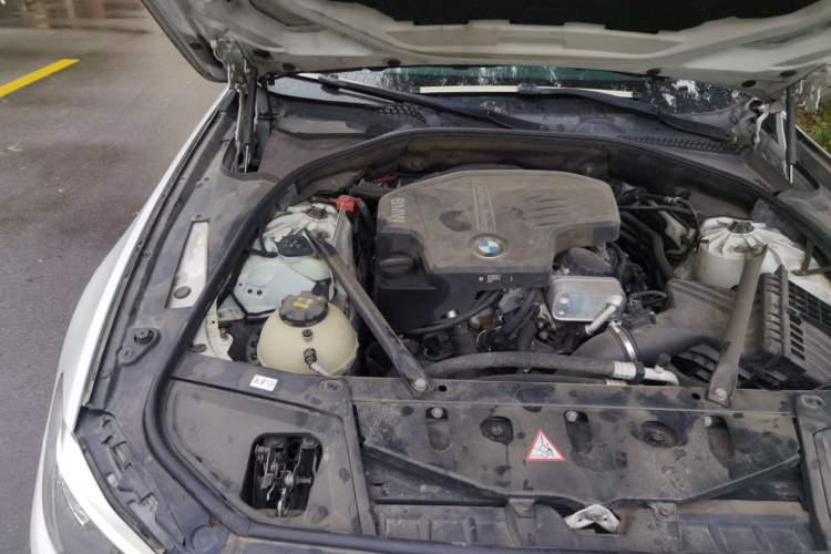 Used BMW 5 Series 2014 520Li Elegant Model Engine Bay Right