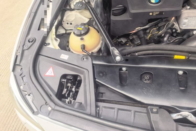 Used BMW 5 Series 2014 525Li Luxury Design Package Engine Bay Right