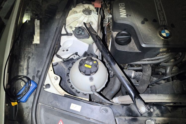 Used BMW 5 Series 2014 525Li Luxury Design Package Engine Bay Right