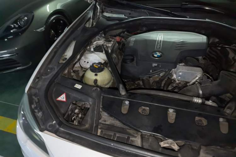 Used BMW 5 Series 2014 520Li Elegant Model Engine Bay Right