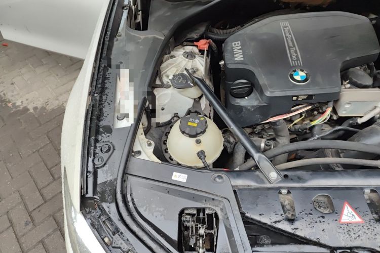 Used BMW 5 Series 2014 525Li Leading Model Engine Bay Right