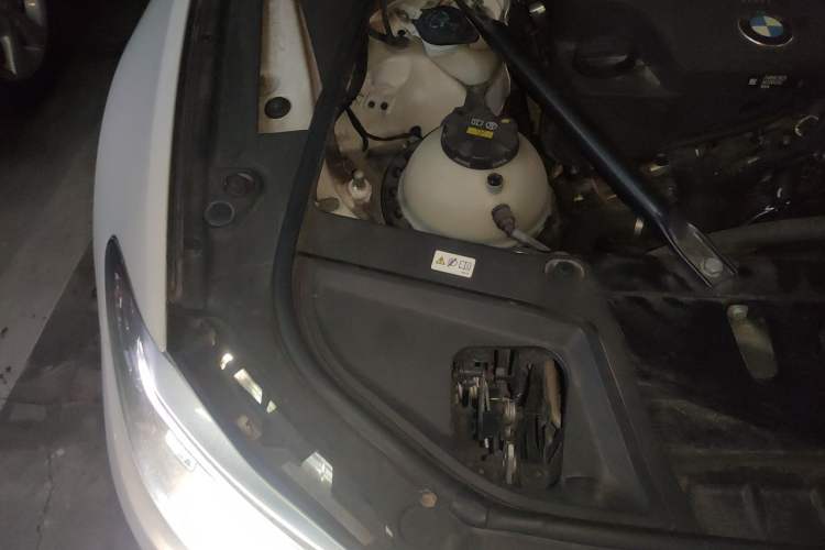 Used BMW 5 Series 2014 525Li Luxury Design Package Engine Bay Right