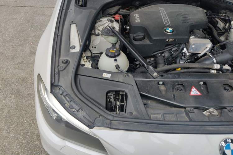 Used BMW 5 Series 2014 525Li Luxury Design Package Engine Bay Right