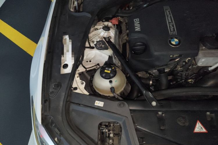 Used BMW 5 Series 2014 525Li Luxury Design Package Engine Bay Right