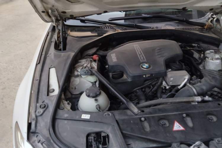 Used BMW 5 Series 2014 520Li Elegant Model Engine Bay Right