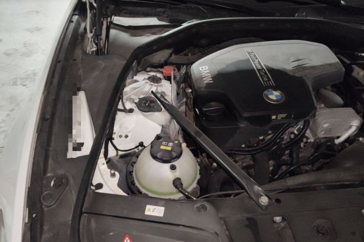 Used BMW 5 Series 2014 525Li Luxury Design Package Engine Bay Right