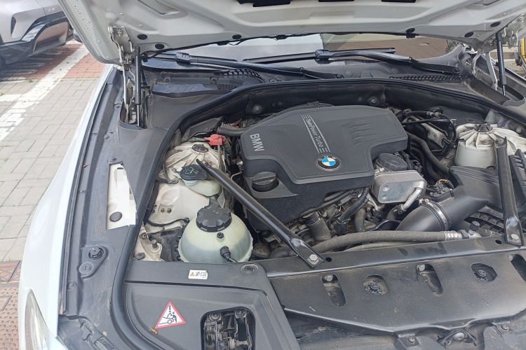 Used BMW 5 Series 2014 520i Elegant Edition Engine Bay Right