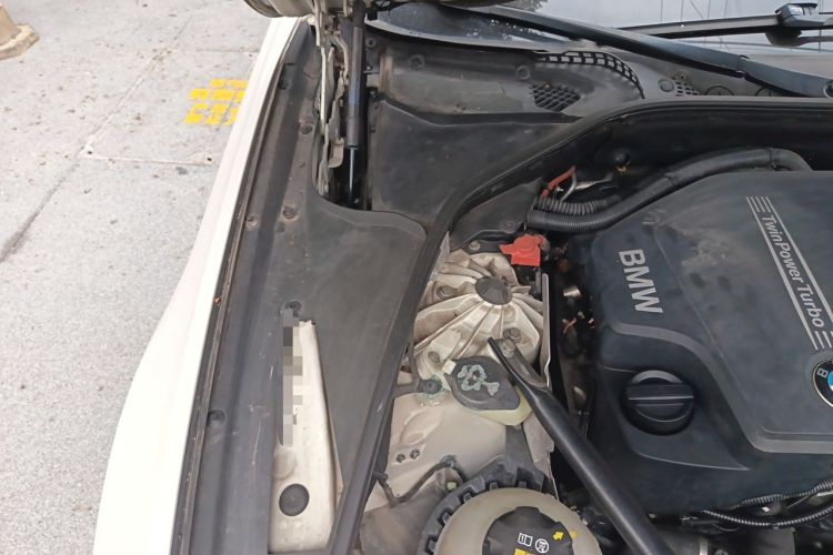 Used BMW 5 Series 2014 520Li Elegant Model Engine Bay Right