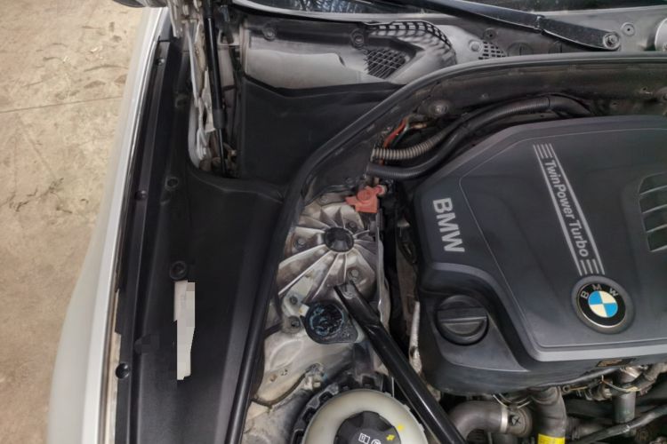 Used BMW 5 Series 2014 525Li Fashion Design Package Engine Bay Right