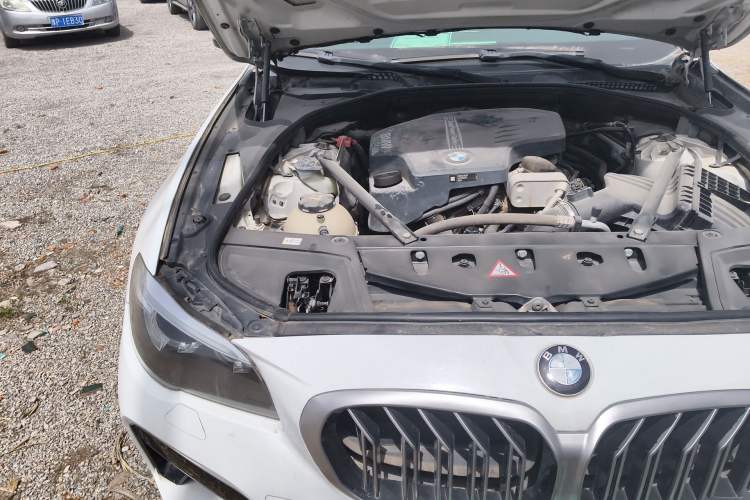 Used BMW 5 Series 2014 525Li Leading Model Engine Bay Right