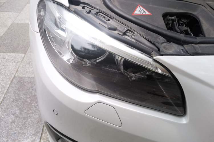Used BMW 5 Series 2014 525Li Luxury Design Package Engine Bay Right