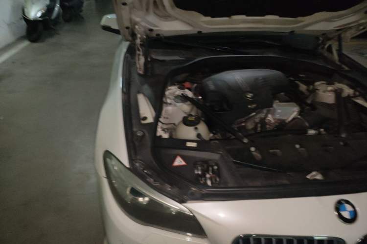 Used BMW 5 Series 2014 525Li Leading Model Engine Bay Right