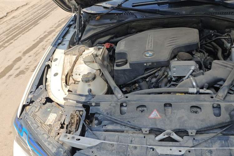 Used BMW 5 Series 2014 520Li Elegant Model Engine Bay Right
