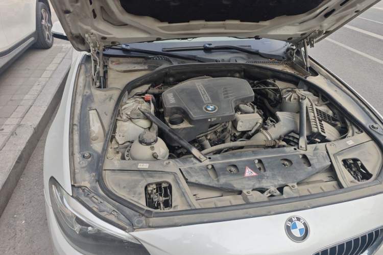 Used BMW 5 Series 2014 525Li Luxury Design Package Engine Bay Right