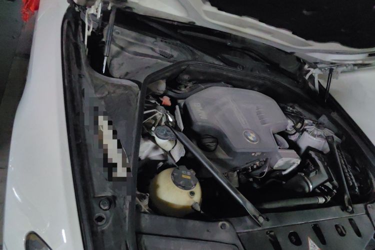 Used BMW 5 Series 2014 525Li Leading Model Engine Bay Right