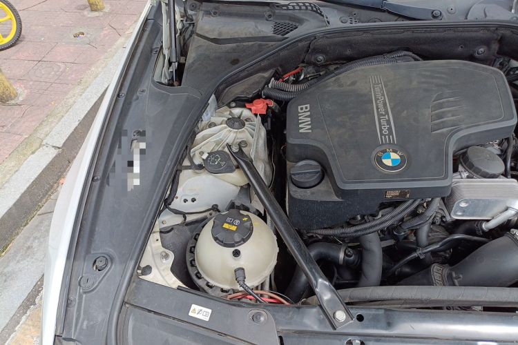 Used BMW 5 Series 2014 520Li Elegant Model Engine Bay Right