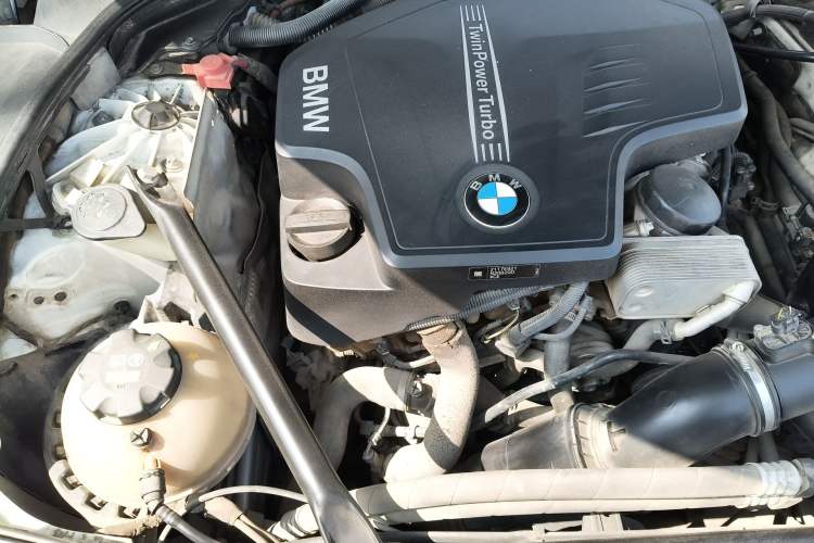 Used BMW 5 Series 2014 520Li Elegant Model Engine Bay Right