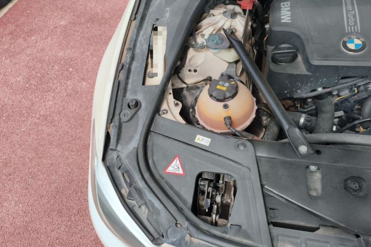 Used BMW 5 Series 2014 520i Elegant Edition Engine Bay Right