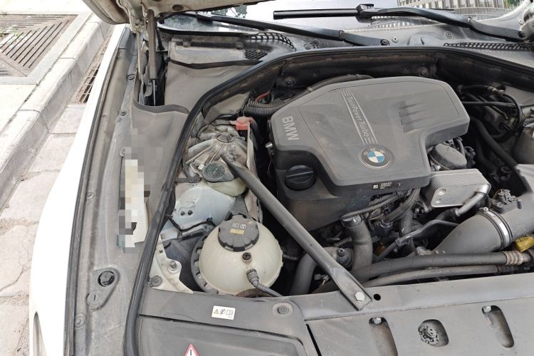 Used BMW 5 Series 2014 525Li Luxury Design Package Engine Bay Right
