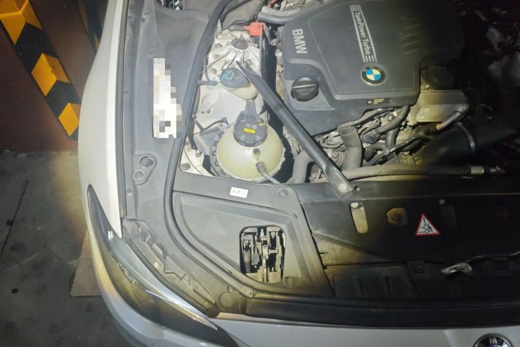 Used BMW 5 Series 2014 525Li Leading Model Engine Bay Right