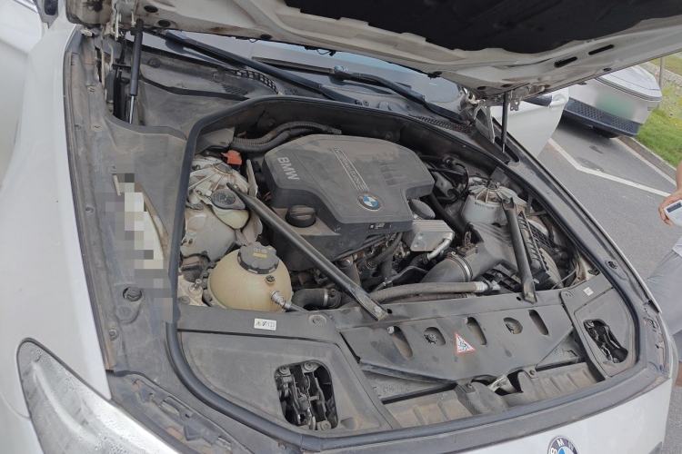 Used BMW 5 Series 2014 520Li Elegant Model Engine Bay Right