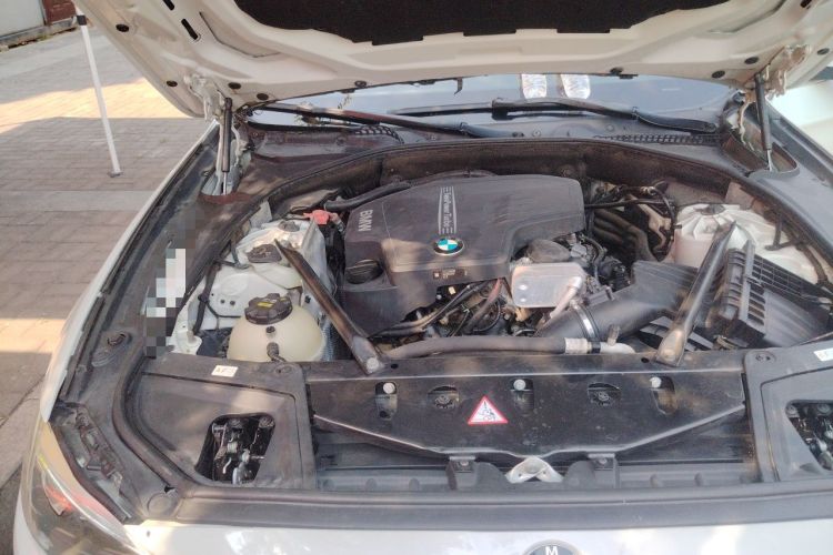 Used BMW 5 Series 2014 520Li Elegant Model Engine Bay Right