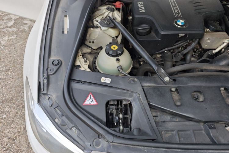 Used BMW 5 Series 2014 525Li Luxury Design Package Engine Bay Right