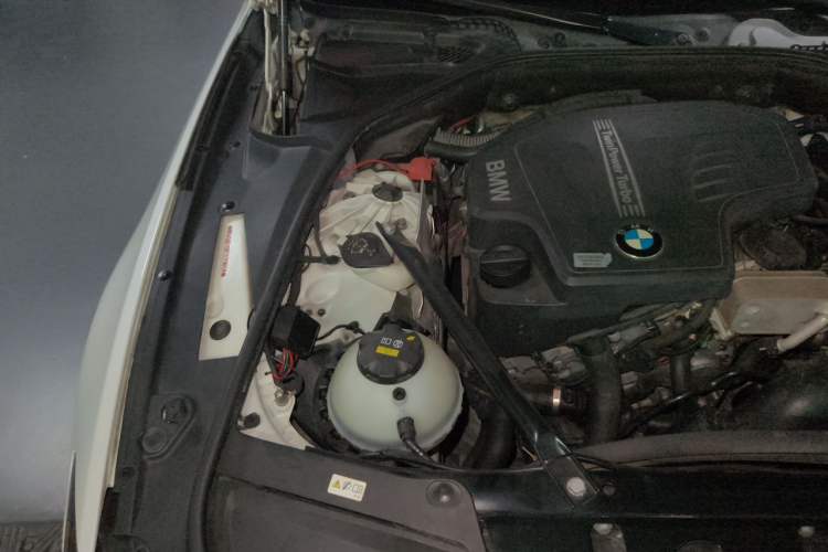 Used BMW 5 Series 2014 528i Touring Edition Engine Bay Right