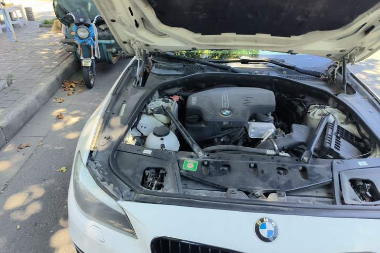 Used BMW 5 Series 2014 525Li Fashion Design Package Engine Bay Right
