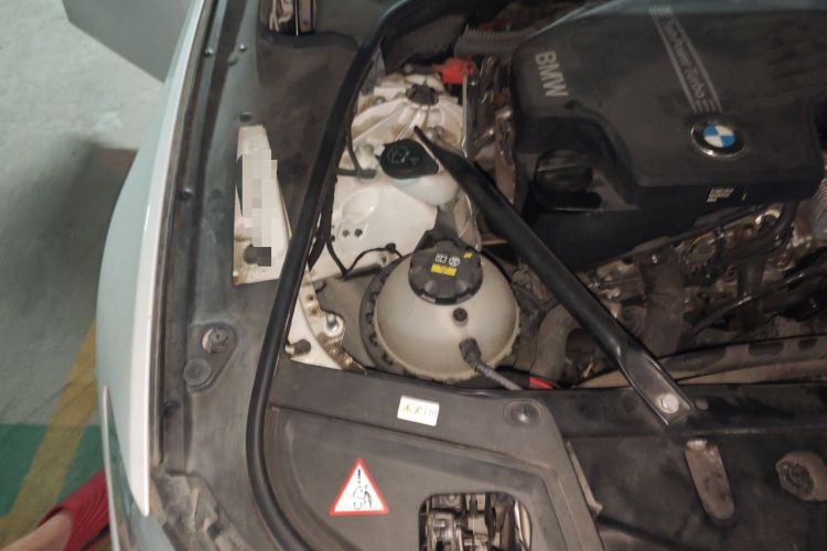Used BMW 5 Series 2014 520Li Elegant Model Engine Bay Right