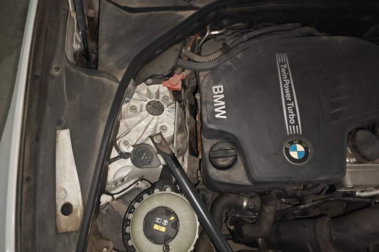 Used BMW 5 Series 2014 525Li Luxury Design Package Engine Bay Right