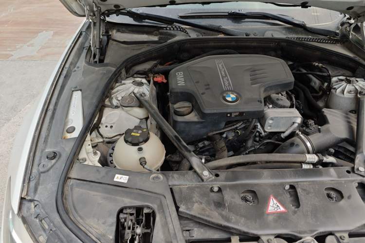 Used BMW 5 Series 2014 525Li Luxury Design Package Engine Bay Right