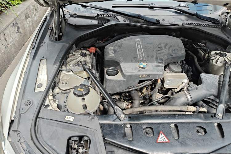 Used BMW 5 Series 2014 525Li Luxury Design Package Engine Bay Right