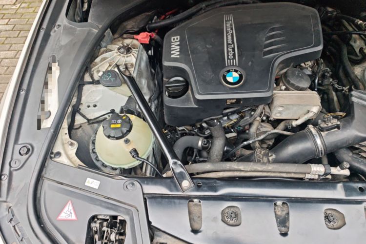 Used BMW 5 Series 2014 525Li Luxury Design Package Engine Bay Right