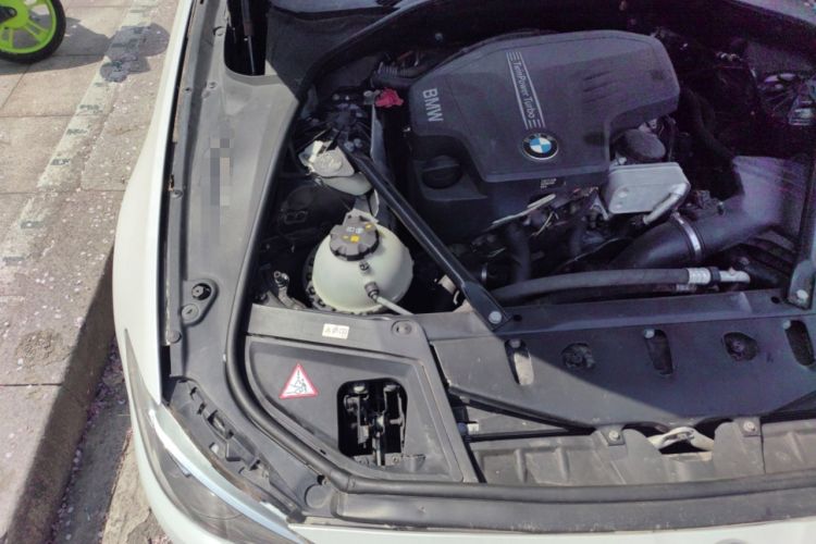 Used BMW 5 Series 2014 520Li Elegant Model Engine Bay Right