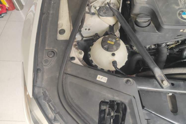 Used BMW 5 Series 2014 525Li Leading Model Engine Bay Right