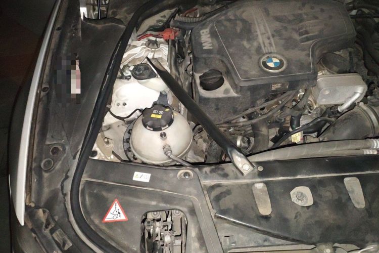 Used BMW 5 Series 2014 520Li Elegant Model Engine Bay Right