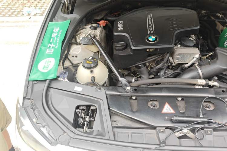 Used BMW 5 Series 2014 525Li Luxury Design Package Engine Bay Right