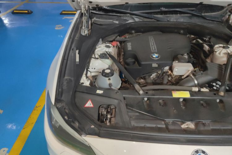 Used BMW 5 Series 2014 520Li Elegant Model Engine Bay Right