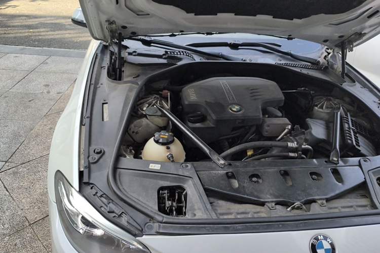 Used BMW 5 Series 2014 525Li Luxury Design Package Engine Bay Right