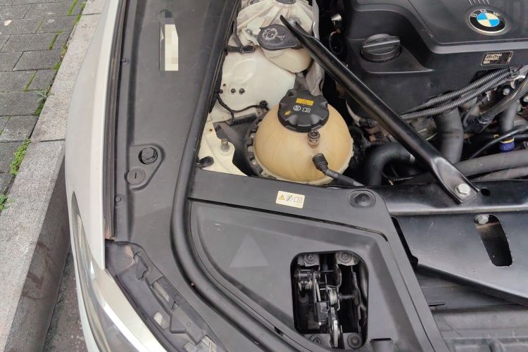Used BMW 5 Series 2014 525Li Luxury Design Package Engine Bay Right