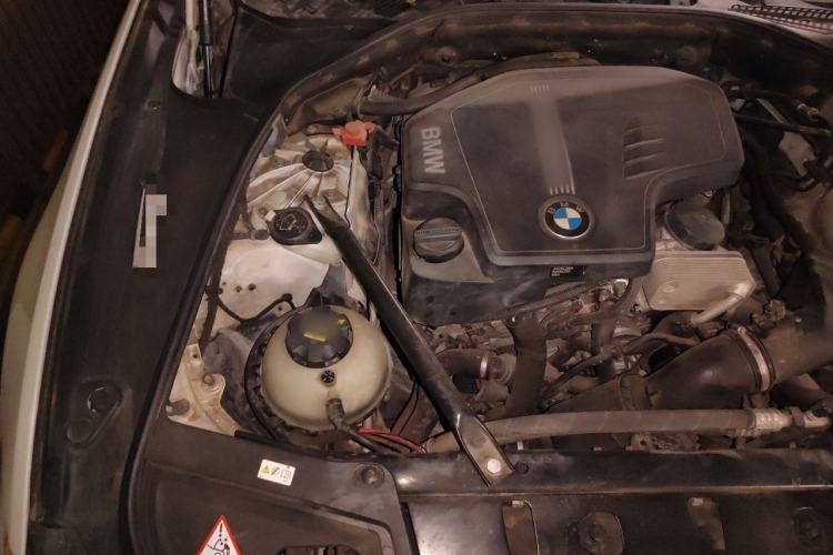 Used BMW 5 Series 2014 520Li Elegant Model Engine Bay Right