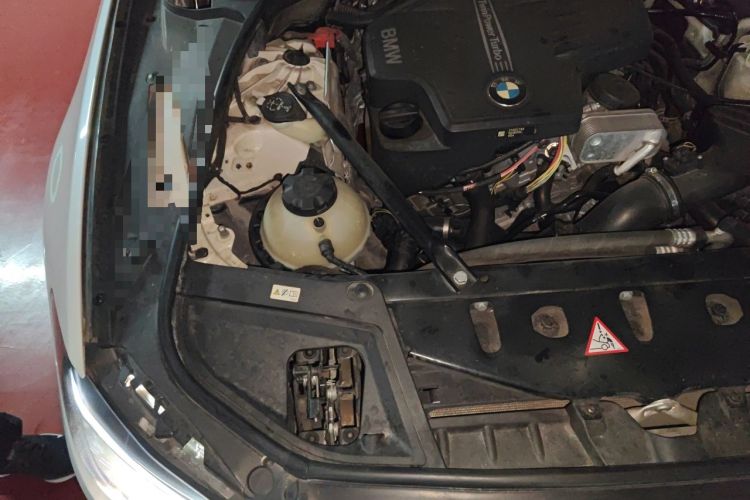 Used BMW 5 Series 2014 528Li Leading Model Engine Bay Right