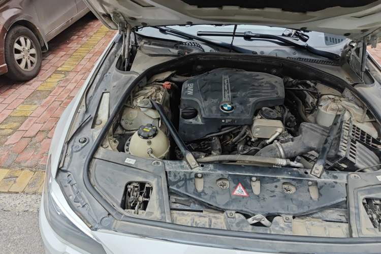 Used BMW 5 Series 2014 525Li Luxury Design Package Engine Bay Right