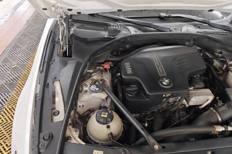 Used BMW 5 Series 2014 525Li Luxury Design Package Engine Bay Right