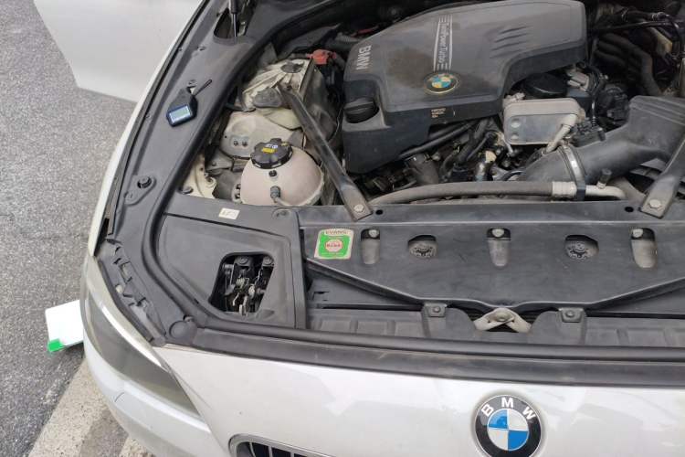 Used BMW 5 Series 2014 525Li Luxury Design Package Engine Bay Right