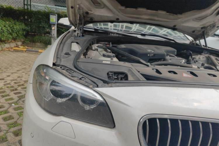 Used BMW 5 Series 2014 520Li Elegant Model Engine Bay Right