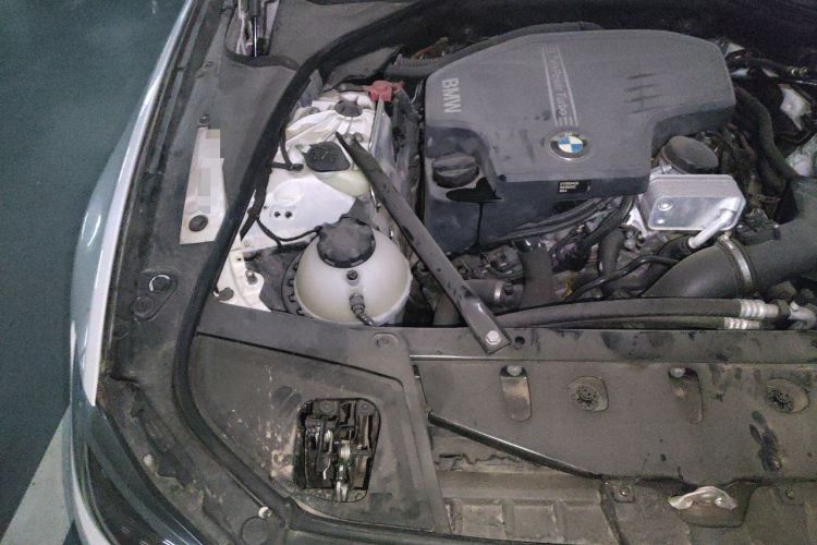 Used BMW 5 Series 2014 528Li xDrive Premium Edition Engine Bay Right