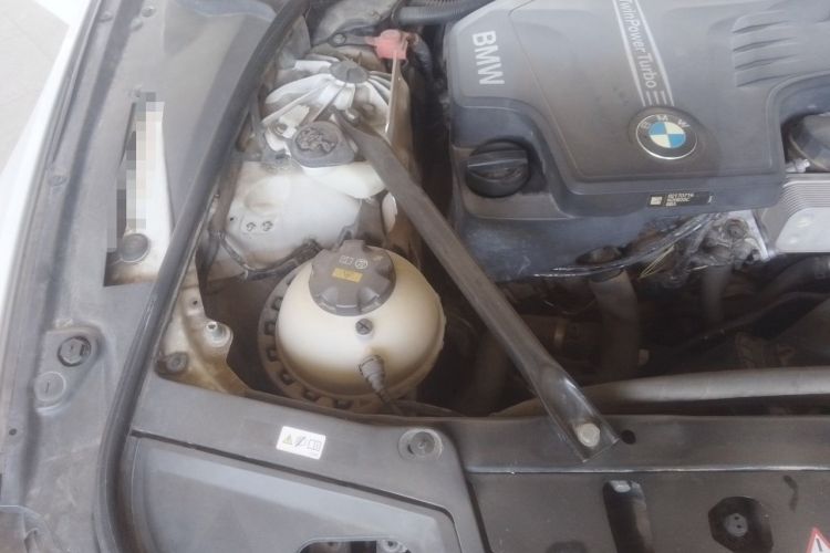 Used BMW 5 Series 2014 525Li Luxury Design Package Engine Bay Right